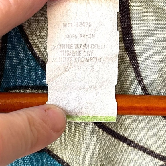 Vintage Cal Tops II Women's Floral Hawaiian Shirt Size L Short Sleeve Button-Up - Picture 4 of 6